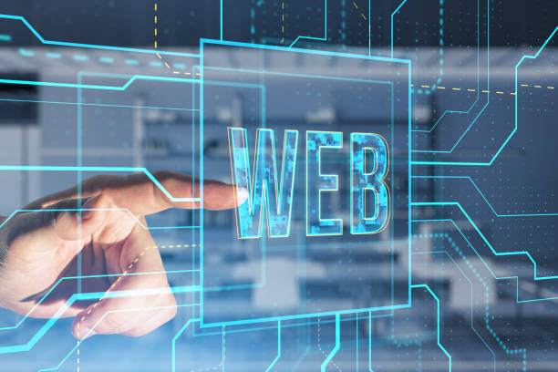 دست مرد در حال اشاره به هولوگرام متن وب
