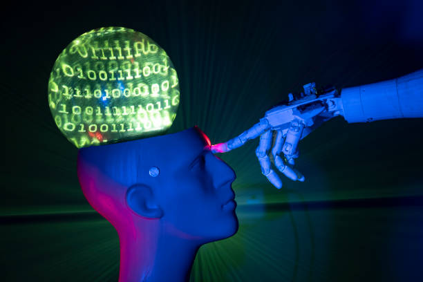 ربات با دست انسان در حال تعامل با مغز سایبورگ با کد دودویی برای یادگیری ماشین