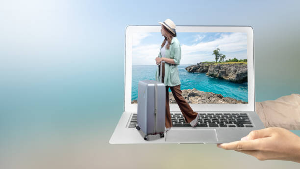 تجربه کاربری در رزرو آنلاین سفر برنامه ریزی سفر آنلاین با لپ تاپ