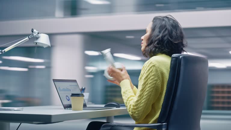 تیم متخصص پینو سایت در حال طراحی وب‌سایت و پیاده‌سازی استراتژی سئو