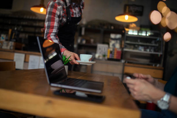 خدمات مشتریان در کافی‌شاپ با دیجیتال مارکتینگ