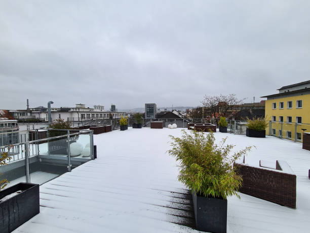 انعکاس هنر کویر در معماری مدرن با طراحی سایت B2B برای کارخانه شیشه