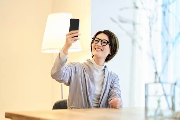 اپلیکیشن شرکت طراحی داخلی روی موبایل برای نمایش پورتفولیو