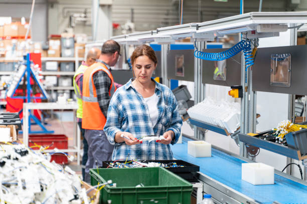 تولیدکنندگان قطعات پلاستیک در رباط‌کریم و نیاز به طراحی وبسایت