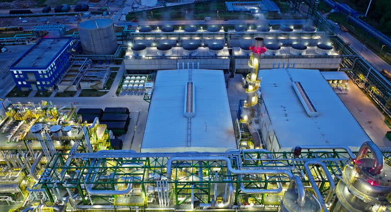 دیجیتال مارکتینگ B2B برای شرکتهای پتروشیمی در شب