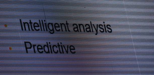 تحلیل هوش مصنوعی در خدمات مالی و مشاوره سرمایهگذاری هوشمند