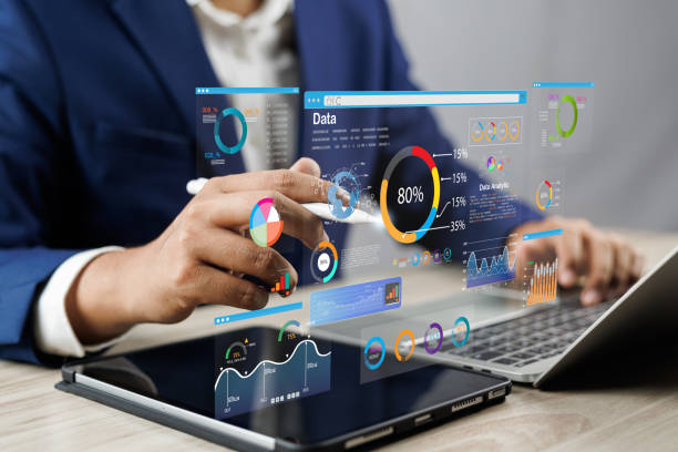 تحلیل دادهها برای شخصیسازی خدمات مالی با CRM هوشمند و بهینهسازی تجربه کاربری