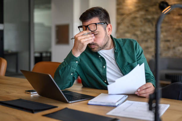 چالشهای مدیریت ریسک و نیاز به ابزارهای هوشمند مانند CRM صنعتی پینو سایت