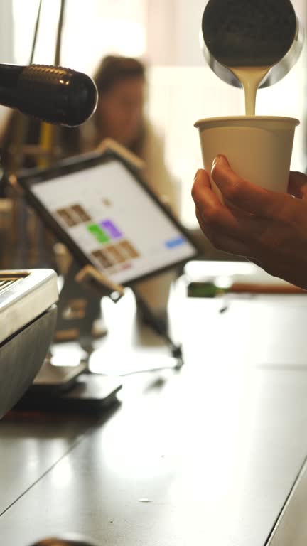 سفارشیسازی قهوه در یک کافیشاپ آنلاین سفارشیسازی قهوه در یک کافیشاپ آنلاین