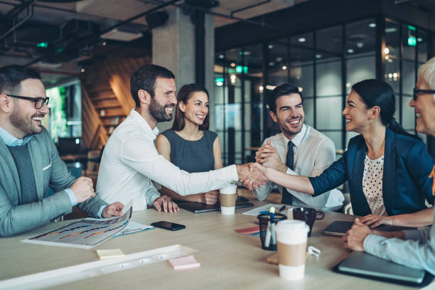 جذب قرارداد بینالمللی و بهینهسازی سئو B2B توسط پینو سایت