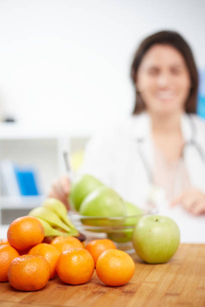 متخصص تغذیه در حال تولید محتوای ارزشمند برای جذب مراجعین آنلاین