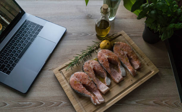 پلتفرم فروش آنلاین ماهی تازه از مزرعه به رستوران