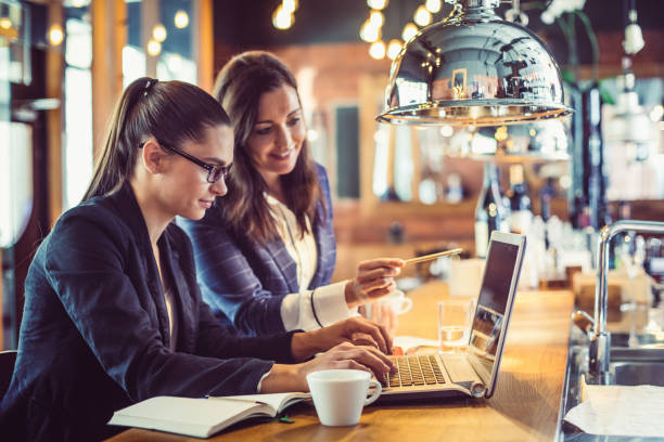 بازاریابی رستوران‌های بین‌المللی با پینو سایت