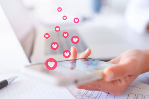 تأثیر لایک و الگوریتمها بر تجربه کاربر در شبکههای اجتماعی