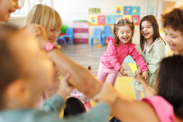 جذب خانوادهها به مهدکودک با استراتژی بازاریابی دیجیتال هدفمند