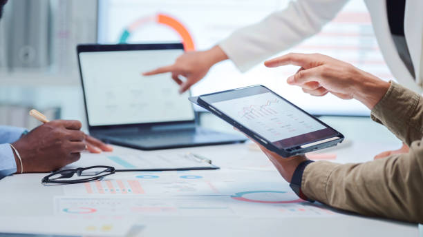 تحلیل دادهها در نرم افزار مدیریتی کارگزاری