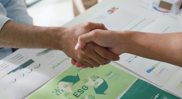 جذب قرارداد بینالمللی از طریق بازاریابی آنلاین صنعتی