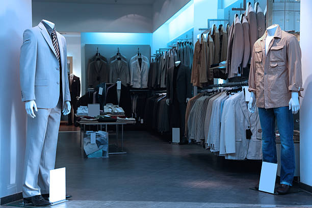 فروشگاه پوشاک مردانه با انواع لباس و کت و شلوار