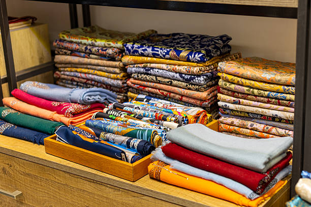 انتخاب پالت رنگی برای وبسایت هنری تنوع رنگ و بافت در نمایش بصری