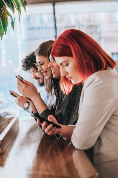 تیم رستوران در حال برنامهریزی استراتژی محتوای ویدیویی