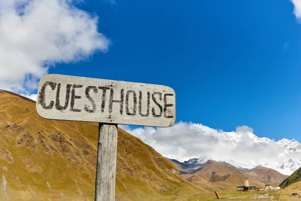 طراحی سایت اقامتگاه بومگردی با هدف جذب گردشگر آنلاین و رزرو مستقیم