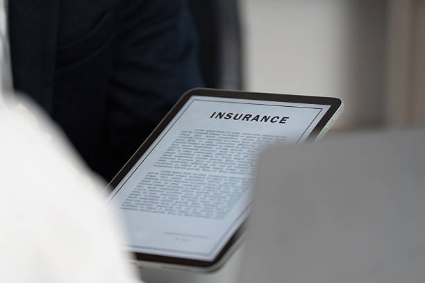 بررسی اسناد بیمه دیجیتال و به‌روزرسانی مداوم محتوای تخصصی بیمه