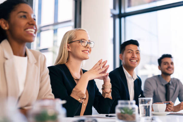 تیم پینو سایت در حال برنامهریزی استراتژی محتوایی برای مشتریان