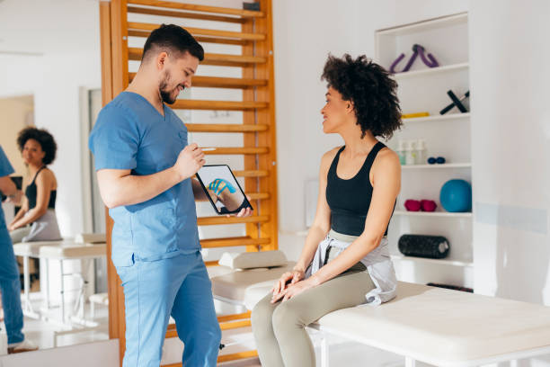 وفادارسازی بیمار بینالمللی با CRM کلینیک فیزیوتراپی در مشهد