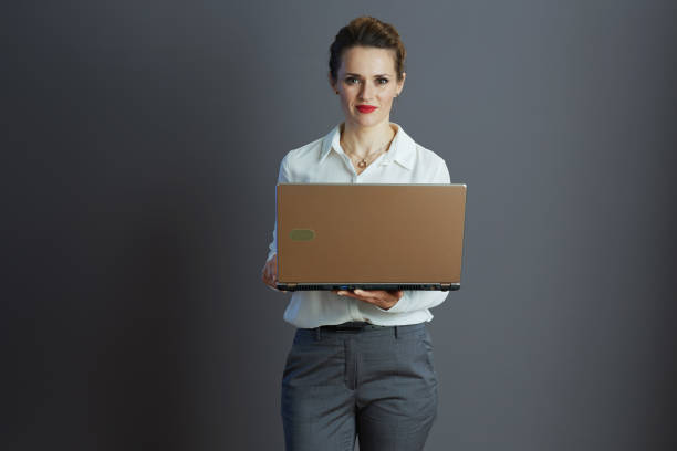 وکیل متخصص برای جذب موکل اینترنتی و برندسازی در ساوه