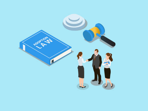 زوجی در حال مطالعه کتاب قانون، نمادی از نیاز به محتوای حقوقی تخصصی برای جذب موکلین از طریق سئو محلی