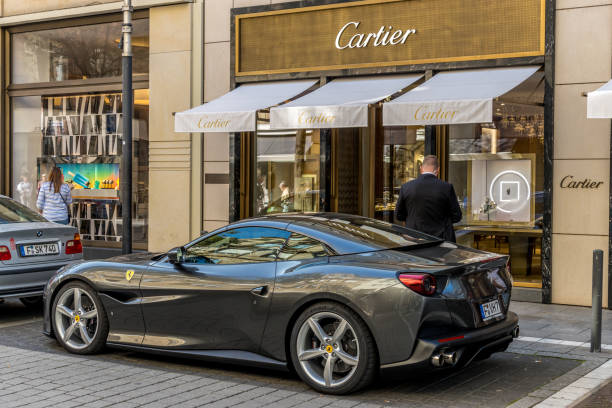 فروش لوکس و تجربه مشتری در فروشگاه طلا و جواهر