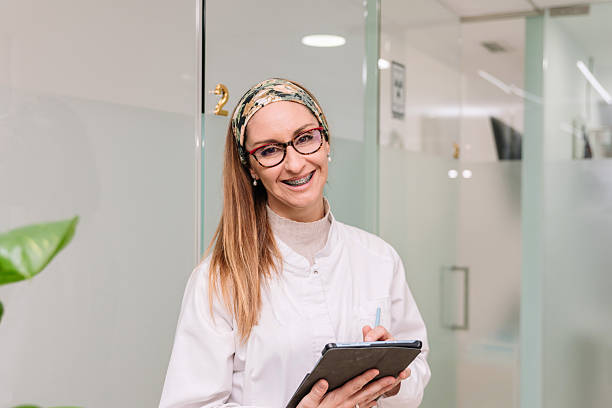 ساخت CRM برای کلینیکهای دندانپزشکی در قم با پینو سایت و مدیریت هوشمند