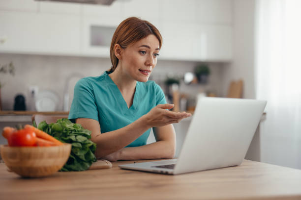 جذب مراجعین آنلاین از طریق مشاوره تغذیه آنلاین و ویدیو کال توسط متخصص تغذیه