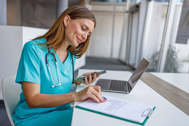 نرم‌افزار مدیریت کلینیک تخصصی در پردیس و بهینه‌سازی فرآیندها