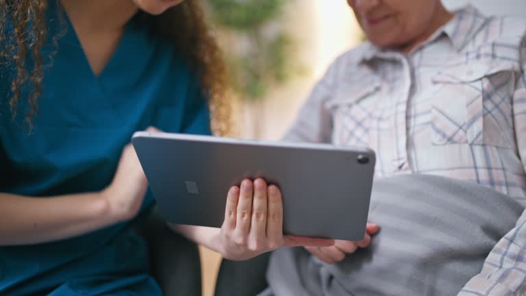 دسترسی آسان به سیستم نوبت دهی آنلاین درمانگاه برای همه سنین