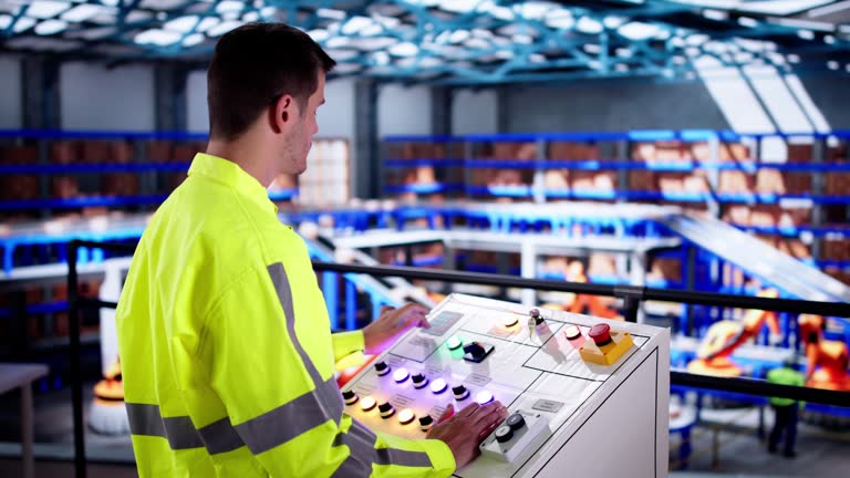 پنل کنترل هوشمند برای اتوماسیون انبار و لجستیک اتوماسیون لجستیک و کنترل هوشمند انبار