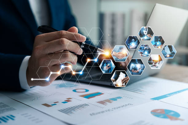 استراتژی دیجیتال مارکتینگ کارگزاری بورس با CRM هوشمند