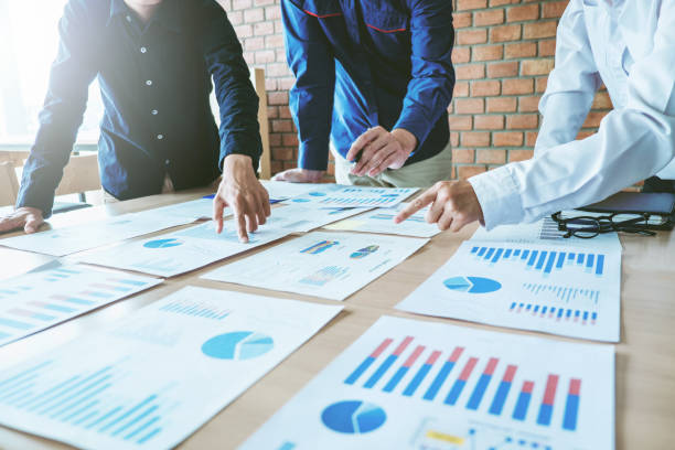 تیم پینو سایت در حال برنامهریزی برای ساخت CRM سفارشی در ایران