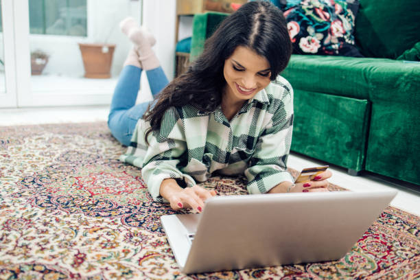 جذب خریدار فرش آنلاین از طریق بازاریابی دیجیتال و نمایش آنلاین فرش