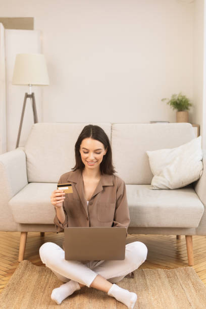 فروش آنلاین فرش دستباف ایرانی در یک فروشگاه اینترنتی مدرن