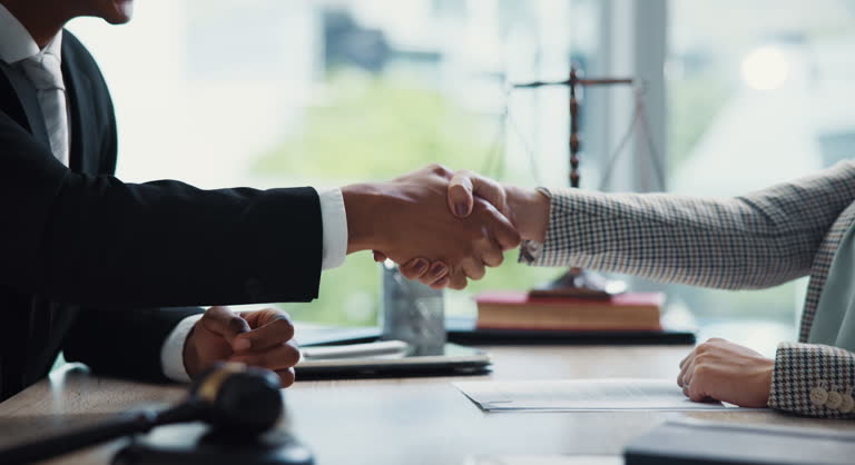 جذب موکل آنلاین از طریق سایت حقوقی معتبر و مذاکرات حقوقی