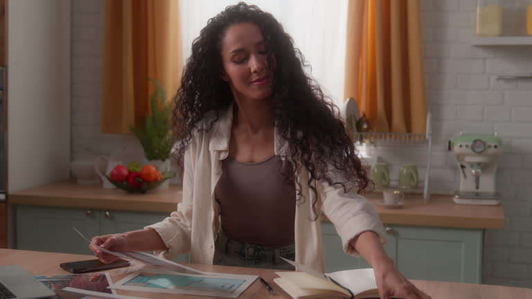 مشتری راضی از خرید فرش با واقعیت افزوده از یک فروشگاه آنلاین فرش