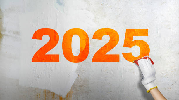 استقبال از سال 2025 با فناوریهای نوین، نمادی از آیندهنگری در بازاریابی هنری و استراتژیهای دیجیتال