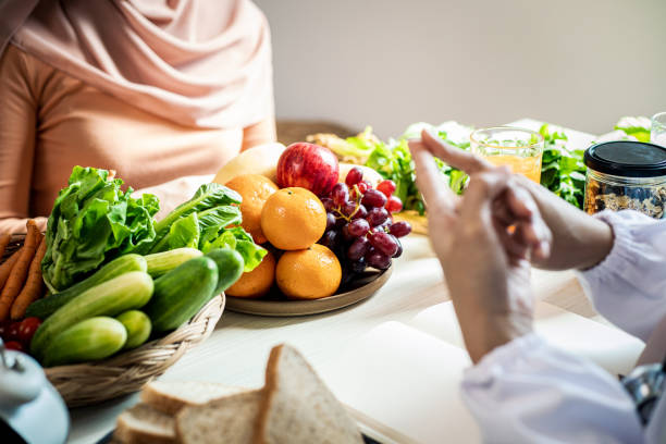 تولید محتوای سلامت محور برای بازاریابی آنلاین تغذیه شامل مواد اولیه سالم و تازه