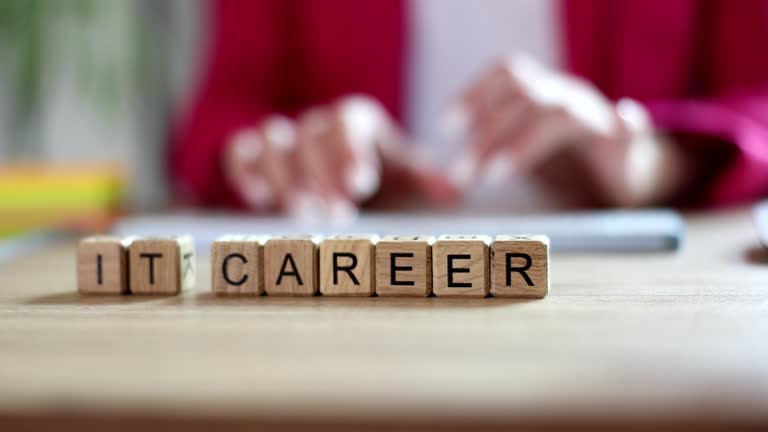 تیم حرفهای پینو سایت در حال طراحی وبسایت معماری با جدیدترین فناوریها