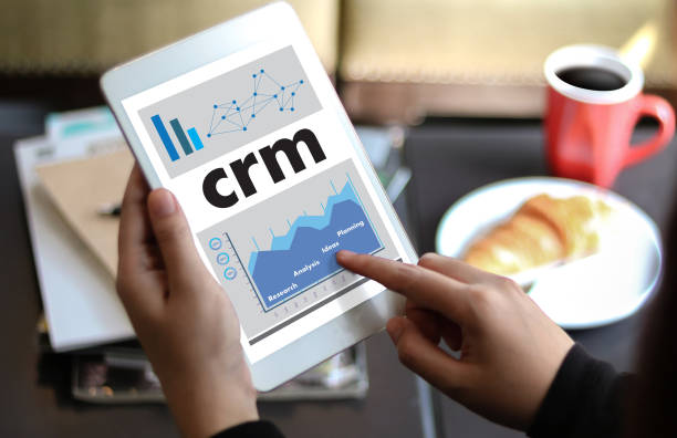 افزایش وفاداری دانشجو با تحلیل داده و CRM