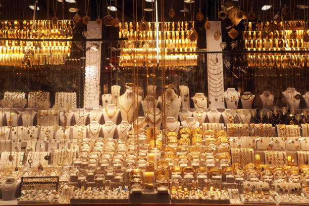 تحلیل تجربه مشتری و ویترین فروشگاه جواهر با فناوری 2025