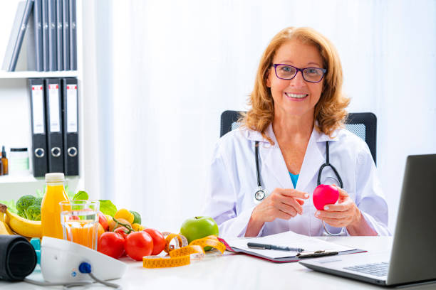 متخصص تغذیه و ایجاد اعتماد در بازاریابی سلامت دیجیتال