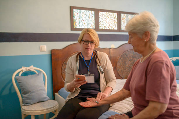 ارائه خدمات تخصصی مراقبت از پوست و مو در یک کلینیک مدرن مراقبت حرفهای از پوست و مو در کلینیک