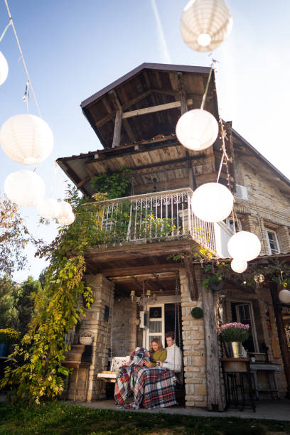 تولید محتوا برای اقامتگاه بوم گردی و جذب گردشگر با داستان سرایی